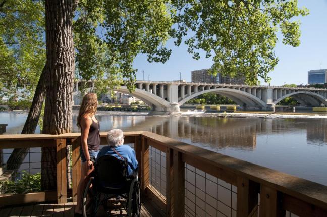 donna su sedia farmajet.jpg