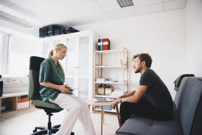 dottore che spiega lupron.jpg